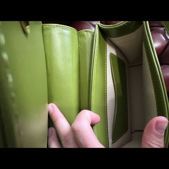 VAVVOUNE
Pear Green Riya Leather Shoulder Bag In At Nordstrom - Picture 9 of 9